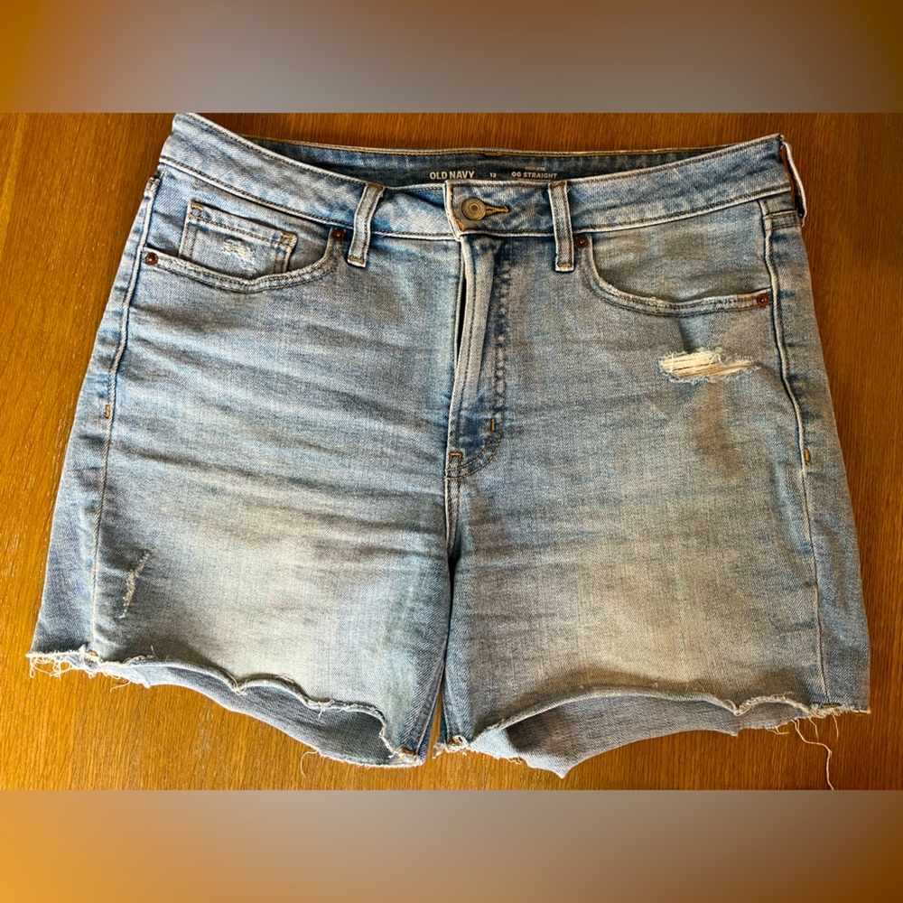 Old Navy O.G. Straight Jean Shorts. Medium wash. Women’s Size 12